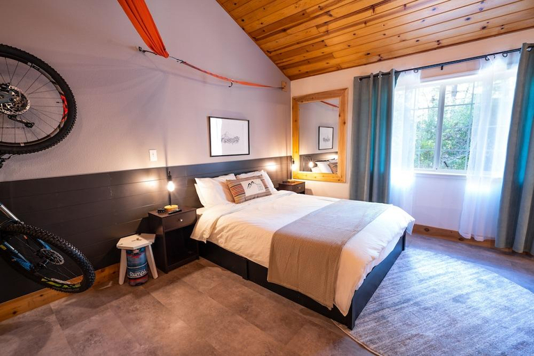 Bedroom, Summit View Inn, Siskiyou
