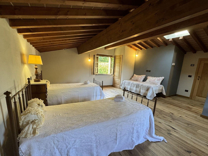 Room 2, House in Tuscany Near Pisa & Lucca, Lucca