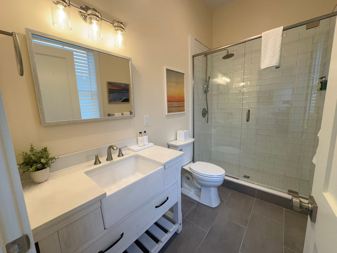 Exterior 2, Brand New Construction! 3 Unit/5 Bed Property, Newport