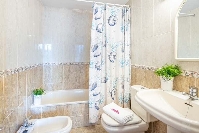 Bathroom 3, Apartment in Empuriabrava by the Beach, Girona