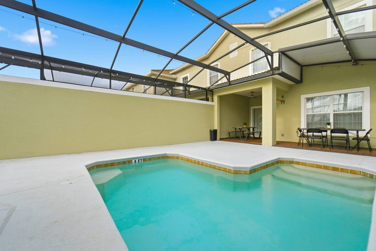 Room 1, 4BR Home at Storey Lake Near Disney, Osceola