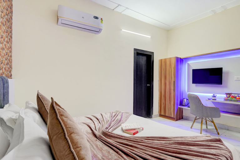 Room 3, The Grand Corporate Inn Near Sector 52 Metro Station, Gautam Buddha Nagar