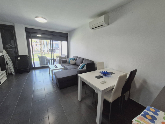 Dining 5, Garden-view Flat in Punta Prima, Alicante