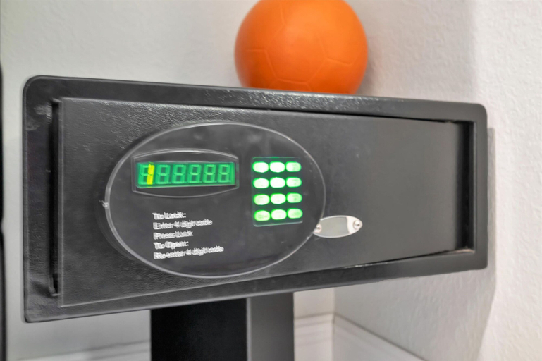 Room 5, Free Shuttle 50 Disney Gift Card Resort Condo, Orange