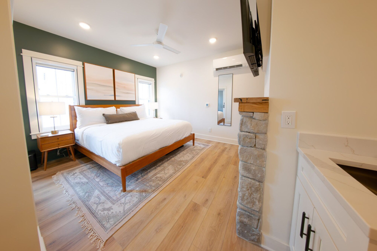 Room 3, The Windmoor Hotel, Watauga