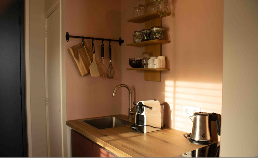 Room 2, It Swin Tiny House in Weidum, Littenseradiel
