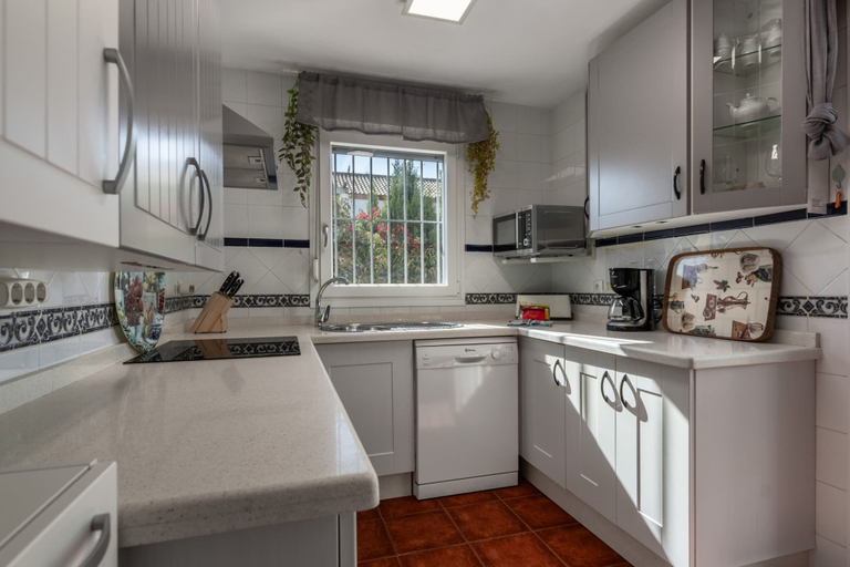 Private kitchen 4, Spacious Chalet Close to the Beach, Huelva