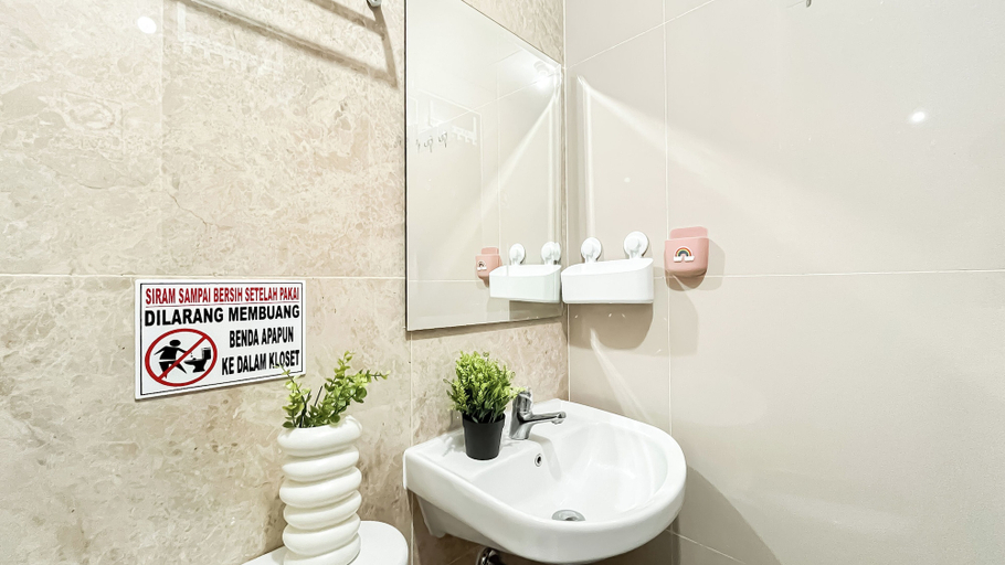 Interior 3, Modern Chic Studio At Transpark Cibubur Apartment, Depok