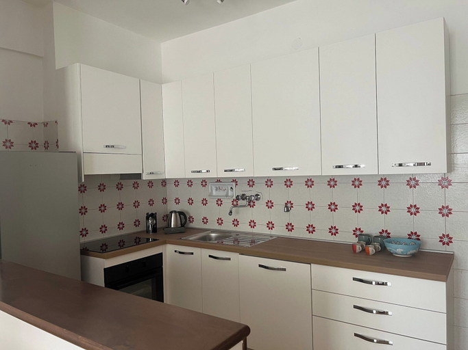 Private kitchen 5, Large Bright Apt - Cinque Terre & Gulf of Poets, La Spezia