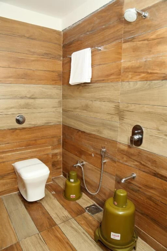 Bathroom 4, Hotel The Rivera, Rajkot