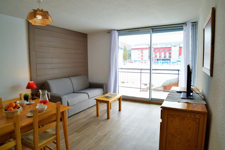 Living room 2, Charming Stay With Balcony, Isère
