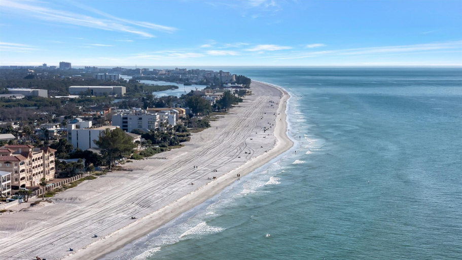 Room 2, Waterfront Pet Friendly Boat Dock Walk 2 Beach, Pinellas