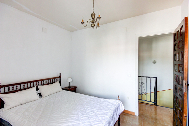 Room 4, Townhouse in Rosas Near Aqua Brava Water Park, Girona