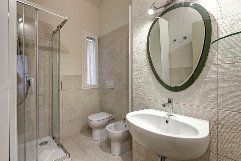 Bathroom, Pergola Apartment by Mamo Florence, Florence