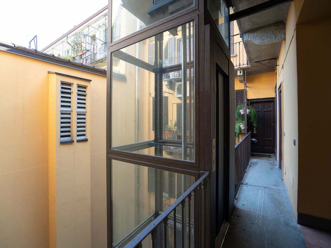 Balcony 2, Artistic Flat W/wooden Beams, Porta Venezia, Milano