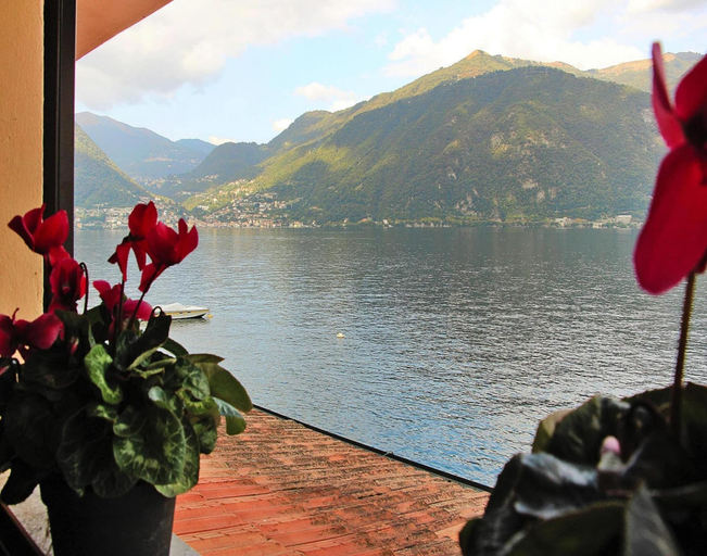 View from property 4, Apartment by Lake Como with Stunning Views, Como