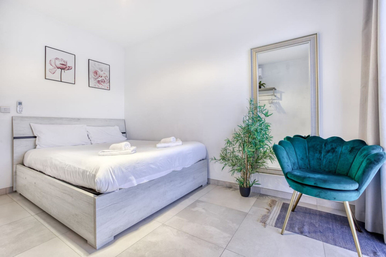 Room 2, Central Msida Modern Bright Comfortable