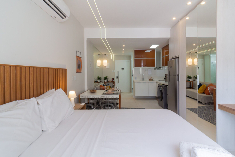 Room 2, 5 Minutes From Copacabana Beach B703, Rio de Janeiro