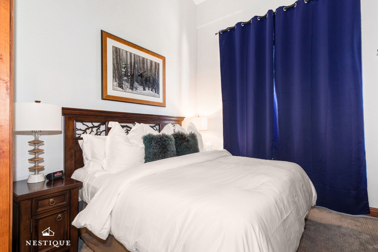 Interior 5, Westgate 4916-b, Summit