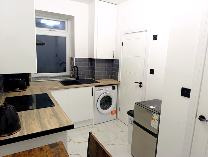 Private kitchen 4, Cardiff Cozy One Bedroom Apartment, Cardiff