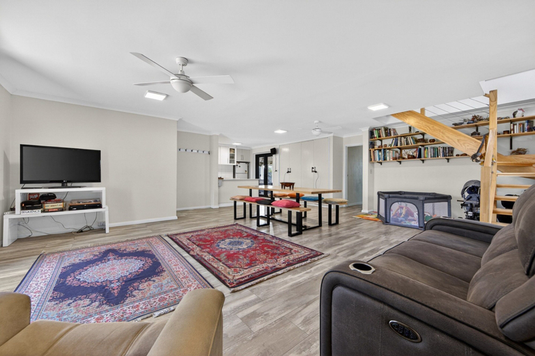 Living room 5, Coastal 2-bed Home With Pool & Spa, Rockingham