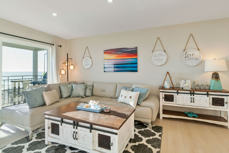 Room 2, Beachfront Home In Carlsbad - Remodeled, San Diego