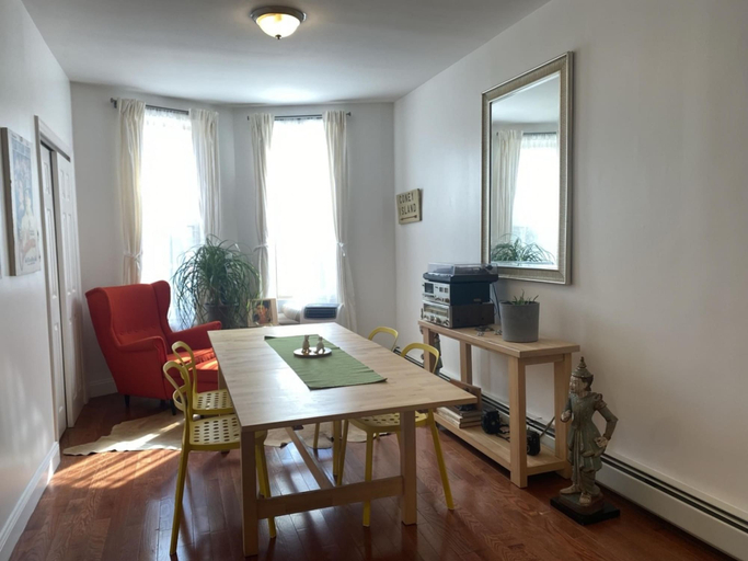 Exterior, Spacious 2 BR Near Subway, New York