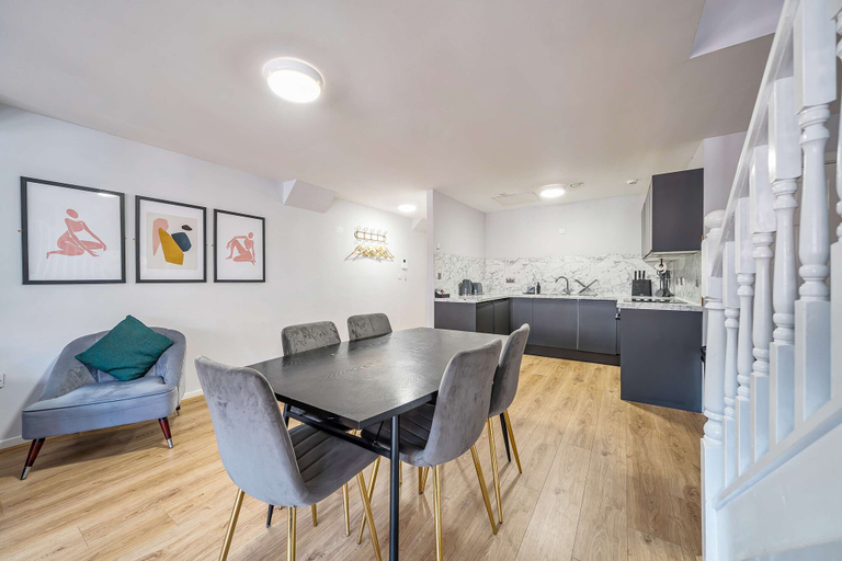 Room 5, Host Stay Apartment 8 Stanley Street, Sefton