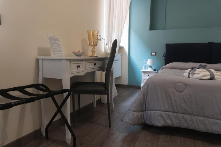 Room 2, Madame Pucci, Lucca
