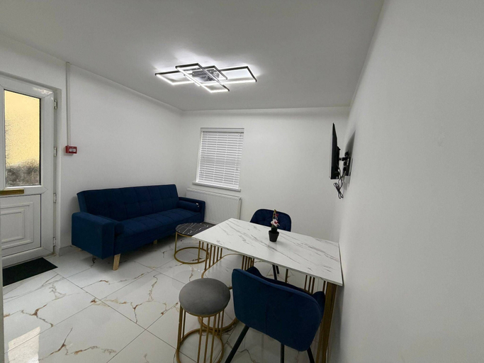 Dining, City Center Cardiff Apartment - 2 Bedrooms, Cardiff