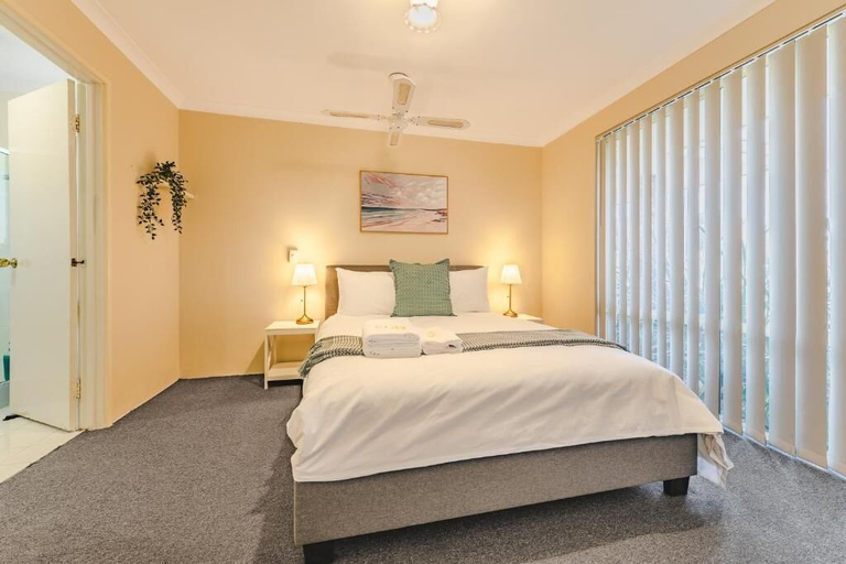 Room 2, StayAU 4BR Family Retreat with Garden, Armadale