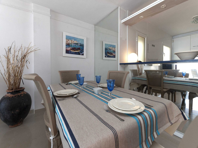 Others 5, Sea-view Apartment in Roses Near Beach, Girona