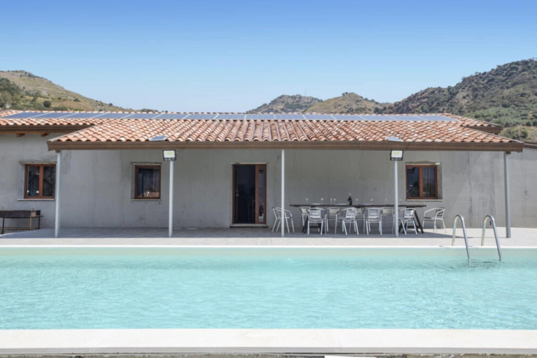 Exterior 5, Elegant Villa With Swimming Pool Near Etna, Messina