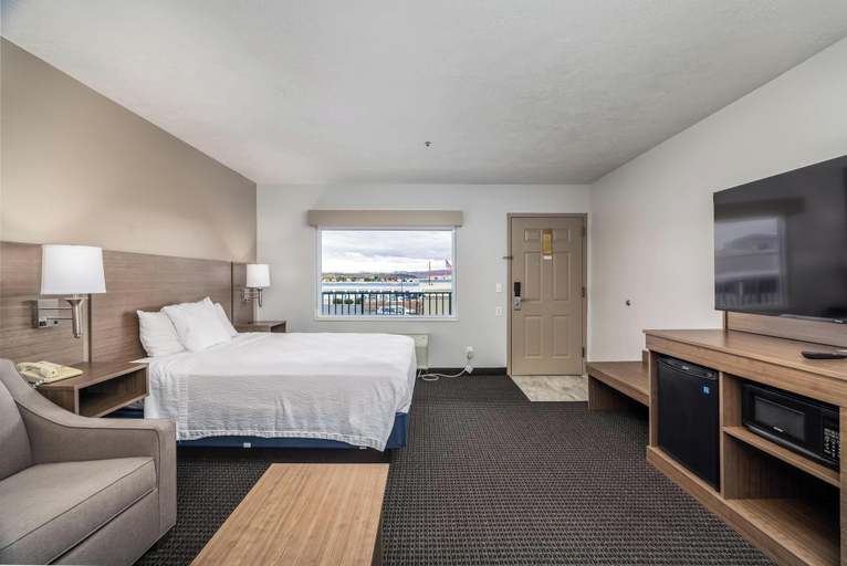 Bedroom 3, St. George Inn & Suites, Washington