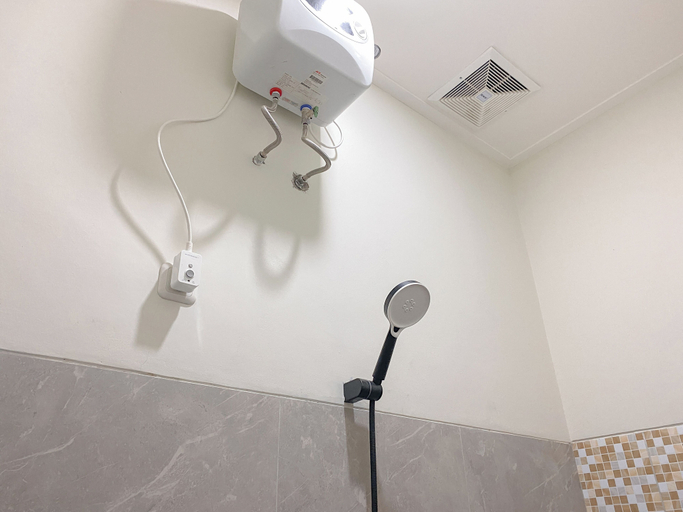 Bathroom 5, Nice Look Studio (No Kitchen) At Celebrity Mansion, Bekasi