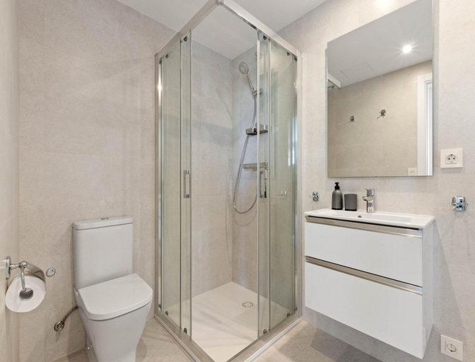 Bathroom 2, Sunny Apartment Near Playamar Beach, Málaga