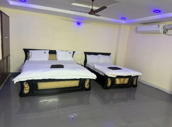Room 4, NICHALA GRAND LODGE, Guntur