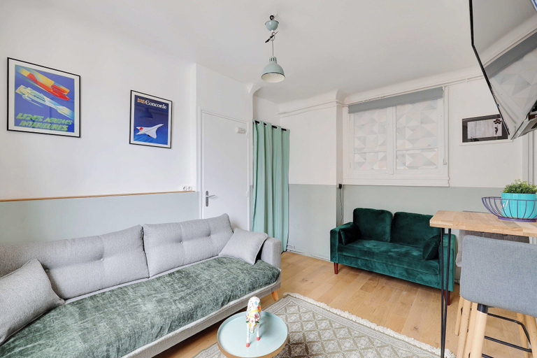 Living area 3, Cozy Studio 2P - Sacre Coeur - Batignolles, Paris