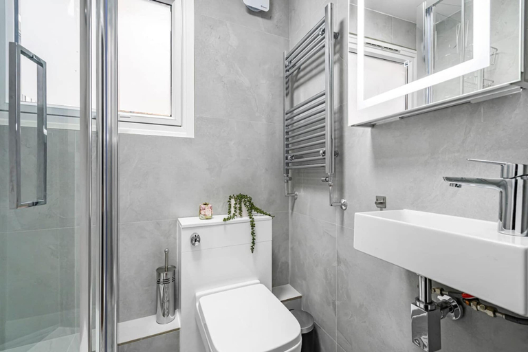 Room 5, Luxury Modern 5-bed Home Maida Vale, London
