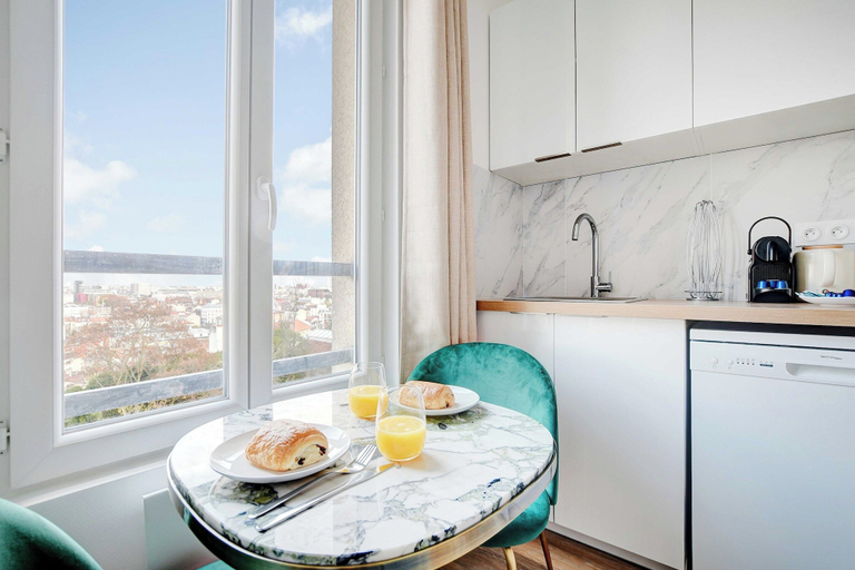 Private kitchen, Bright apartment 1BDR 4P - Ivry-sur-Seine, Val-de-Marne