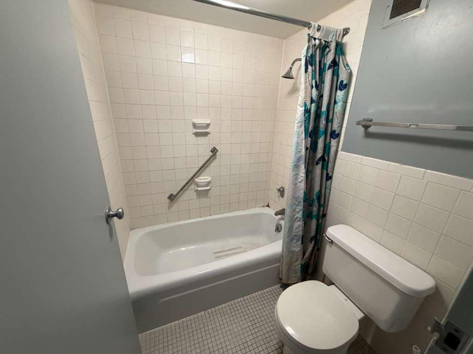 Bathroom 4, BlissPoint Inn wabash, Wabash
