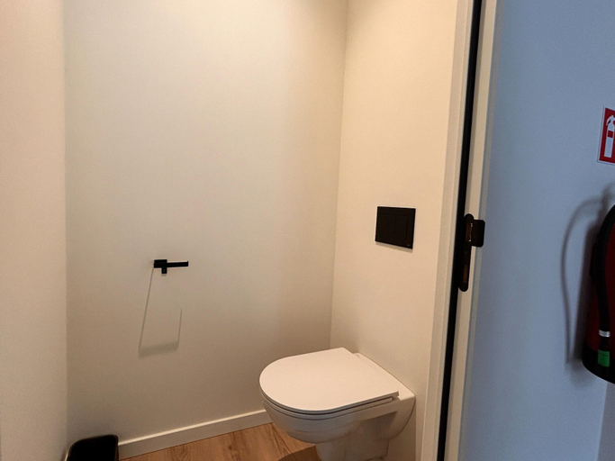 Bathroom 3, Spacious 3-floor Holiday Home for 8 Guests, Limburg