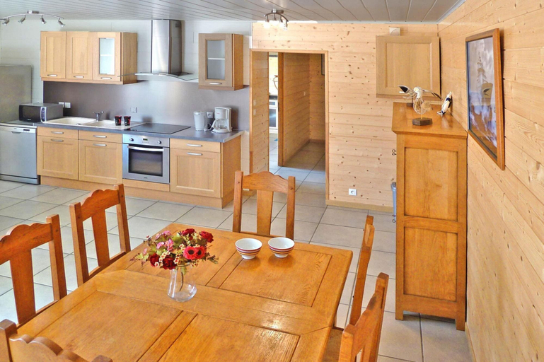 Private kitchen 4, Stone House in Cleder Near Les Amiets Beach, Finistère
