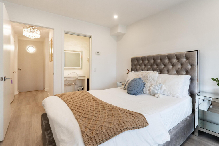 Room 4, The Dan Leckie Suites, Toronto