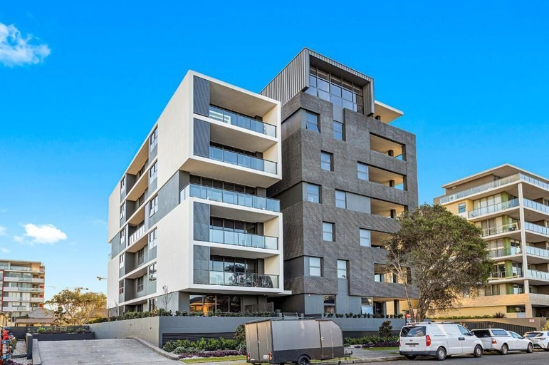 Exterior & Views 2, Astra Apartments Wollongong, Wollongong - Inner