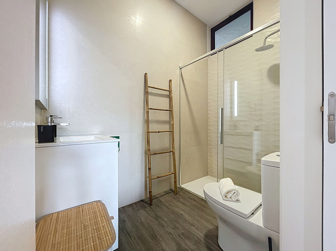 Room 5, Santa Cruz Studio 1 by Atlantic Holiday, Santa Cruz