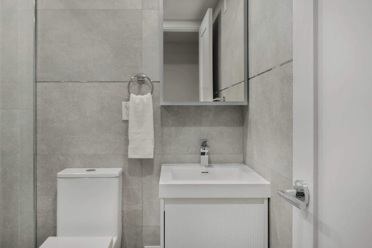 Room 3, 22-3b Sleek Modern 1BR Gramercy, New York