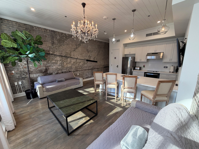 Living area 5, Jimmys on Canal St, Orleans