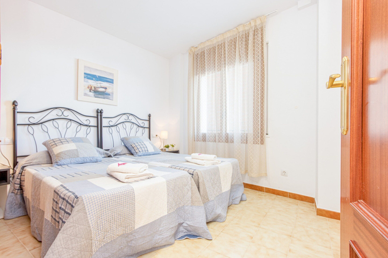 Room 5, 1 Bedroom Apartment Near Nova Beach, Girona