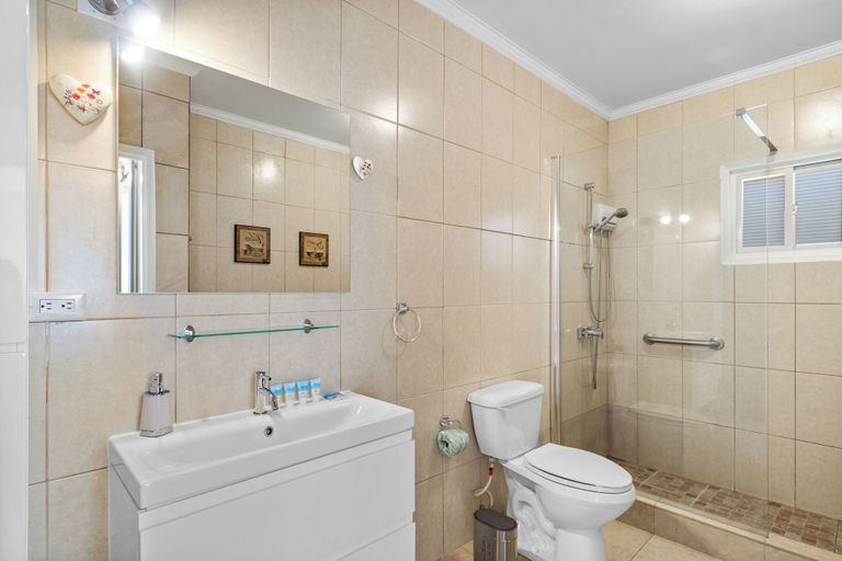 Bathroom 4, Little Paradise #2 - Yuwana